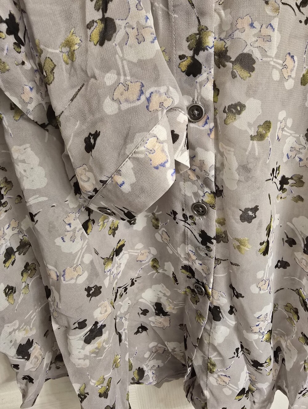 Cabi Grey Sheer Matinee Floral Button Down Blouse S - Picture 7 of 8